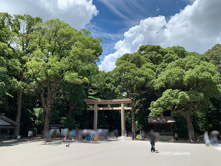 保護中: 晴れた日の明治神宮・南参道の鳥居